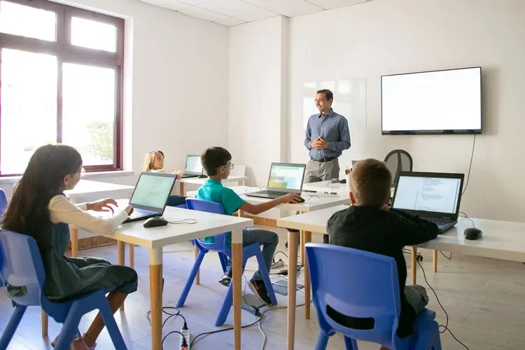 Students studying in an alternative high school